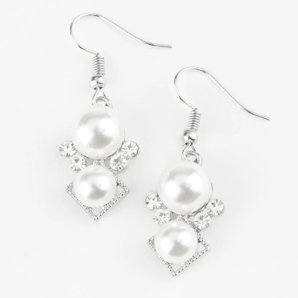 Paparazzi Mrs Gatsby White Earring NWT